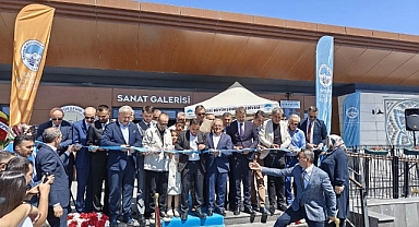 Çetin Ağaşe'den Kayseri'de kadın ve çocuk temalı resim sergisi