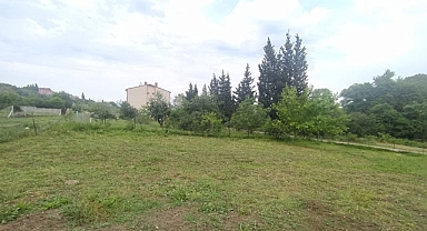 Yalova Kaytazdere'de iki tarafı yol 950 metrekare villa arsası