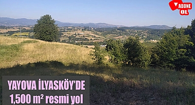 Yalova İlyasköy'de 1,500 m². Resmi yolu var, köy merkezine çok yakın