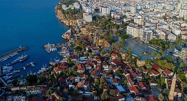 Ruslar Antalya'yı terk ediyor