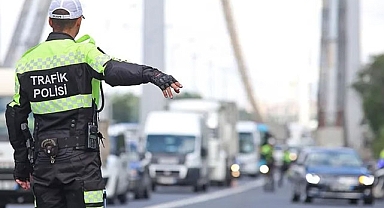 2025'te trafik cezaları ve harçlar cep değil can yakacak. 48.198'TL'yi bulan trafik cezası olacak