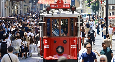 97 yıllık nostalji yeniden raylarda: 223 numaralı tramvay İstiklal Caddesi’nde hizmete girdi