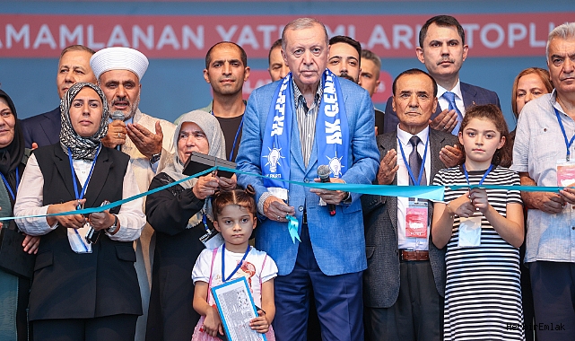 Deprem bölgesinde 300 bininci konut teslim edildi