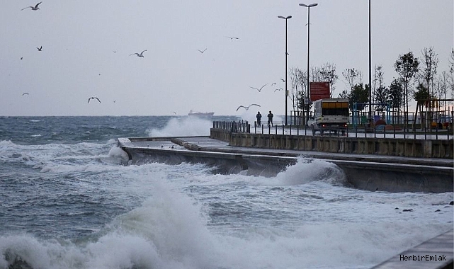 İstanbul için fırtına ve kuvvetli sağanak uyarısı: AKOM'dan kritik açıklama!
