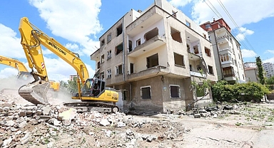 Kentsel dönüşümde görünmeyen tehlike: Yıkım tozları halk sağlığını tehdit ediyor!