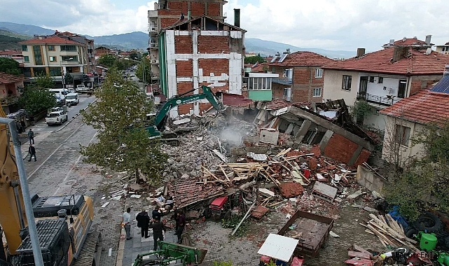 Balıkesir Sındırgı afet bölgesi ilan edildi: 6,1’lik depremlerin ardından devlet desteği devreye girdi
