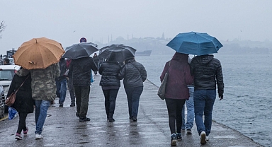 İstanbul’a soğuk hava ve sağanak yağış geliyor: AKOM’dan kritik uyarı