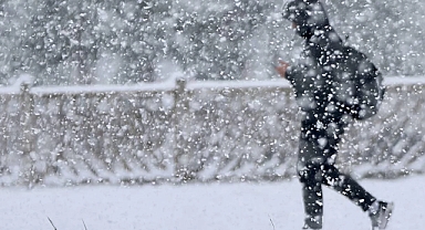 İstanbul, Yalova, Bingöl ve Tunceli'de genel, Ankara'da ise kırsal kesimde Pazartesi günü eğitime kar tatili