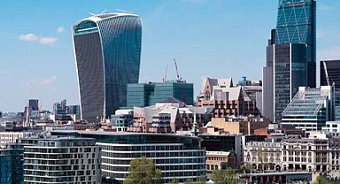 'Yakan gökdelen' skandalı: Yanlış tasarım lüks araçları bile eritti