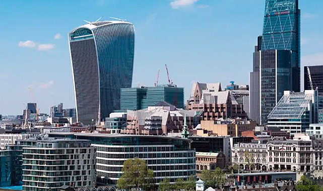 'Yakan gökdelen' skandalı: Yanlış tasarım lüks araçları bile eritti