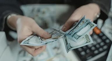 Dolar/TL için yabancı bankalardan peş peşe yeni tahminler: Faiz indirimi ve kurda farklı senaryolar