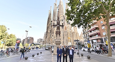 Gaudí'nin 100 yıllık hayali gerçeğe dönüştü: Sagrada Familia'nın kuleleri tamamlandı