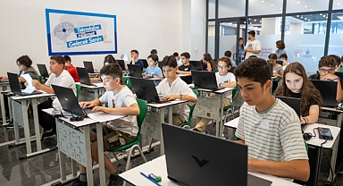 İBB Teknoloji Atölyeleri'nde geleceğin mühendisleri teknoloji takımına seçilmek için yarıştı