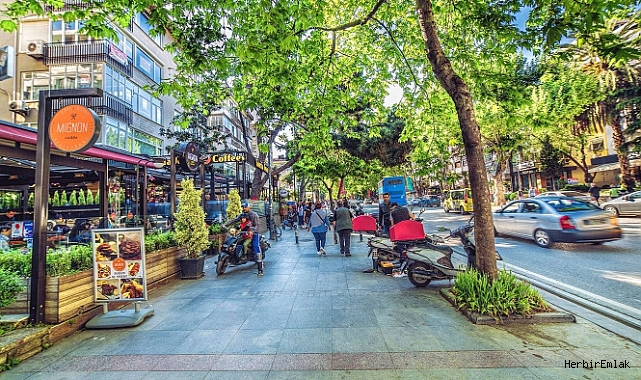 İstanbul'un popüler alışveriş caddelerinde metrekare değeri 2 milyon TL'yi buldu