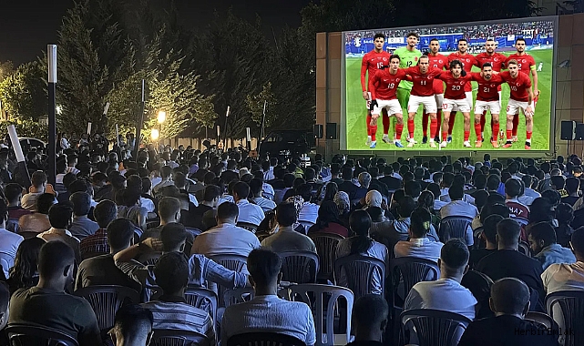 Milli maç heyecanı İstanbul meydanlarına taşınıyor