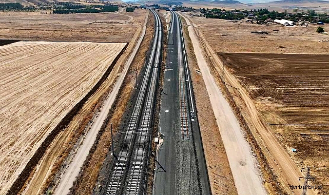 Ankara-İzmir arasını 3 saat 30 dakikaya indirecek hızlı tren hattında çalışmalar hızlandı