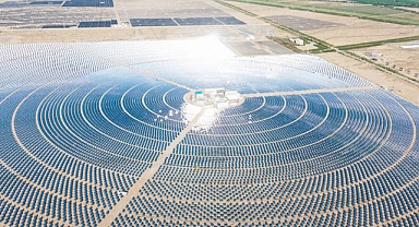 Çin, bataryasız gece elektrik üreten dev güneş enerjisi santrali kurdu