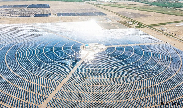 Çin, bataryasız gece elektrik üreten dev güneş enerjisi santrali kurdu