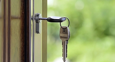 Ev sahibinin kiracının evine habersiz girmesinin cezası ne? Hapisle sonuçlanabilir