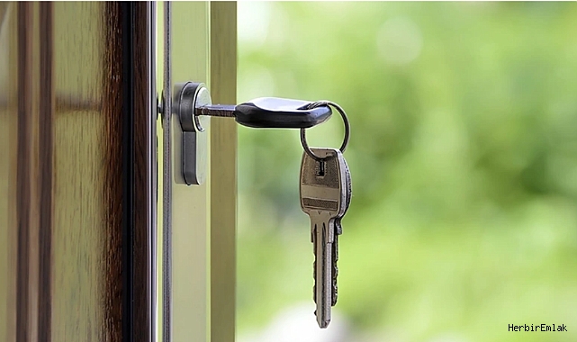 Ev sahibinin kiracının evine habersiz girmesinin cezası ne? Hapisle sonuçlanabilir