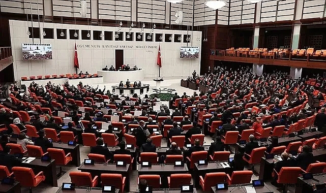 Kirada oturan emeklilere sıfır faizli TOKİ konutu için yeni adım! Meclis’e sunuldu