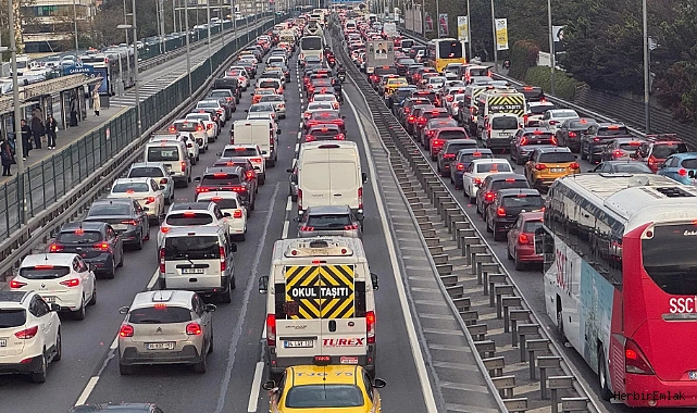 Yargıtay'dan emsal 'selektör' kararı: Israrlı selektör yapan sürücülere hapis yolu açıldı
